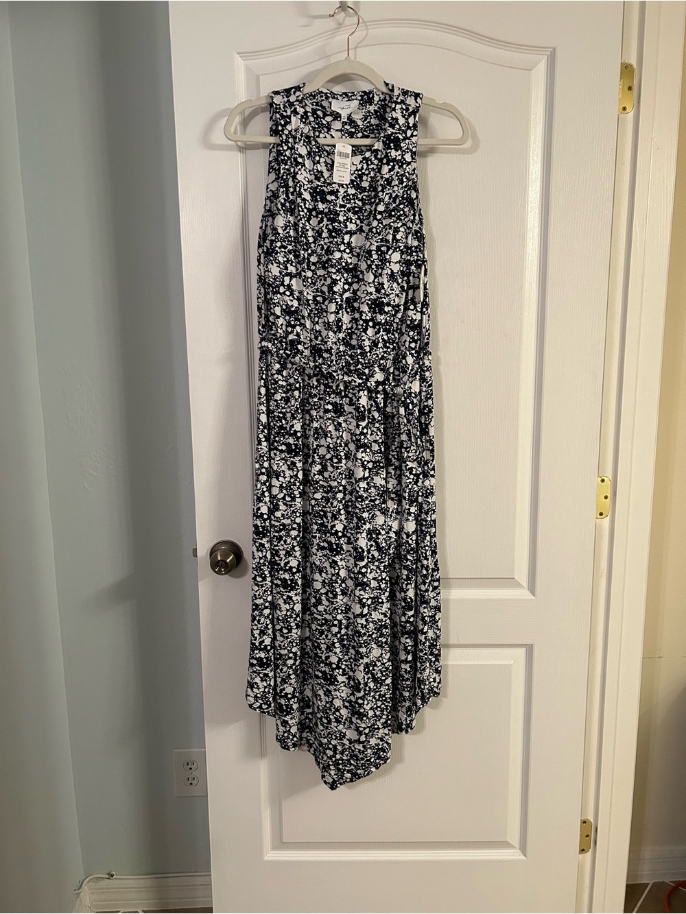 NWT soma Sleeveless Floral dress with pockets size medium